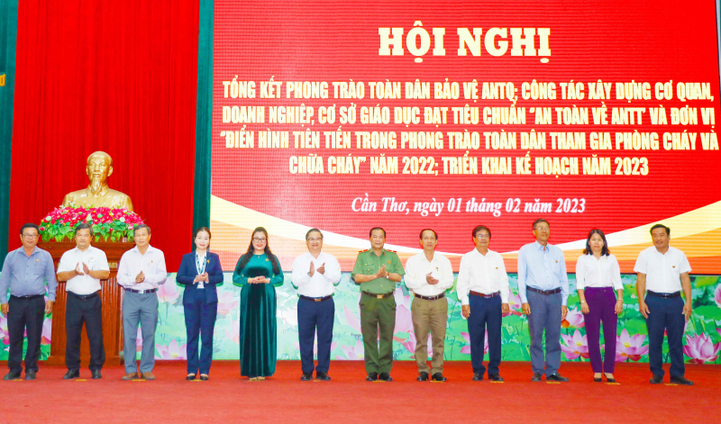 Đẩy mạnh phong trào thi đua Dân vận khéo trong các cơ quan hành chính nhà  nước