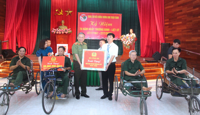 Lực lượng CAND luôn ghi nhớ công ơn và tỏ lòng 