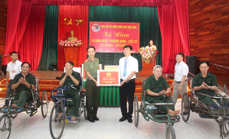 Lực lượng CAND luôn ghi nhớ công ơn và tỏ lòng 