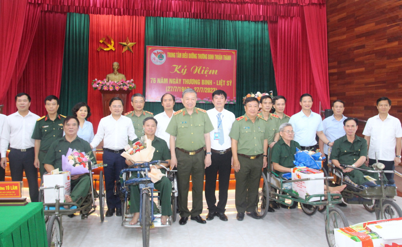 Lực lượng CAND luôn ghi nhớ công ơn và tỏ lòng 