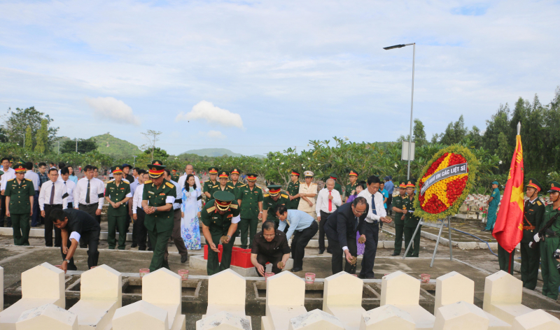 An Giang: Truy điệu, cải táng 108 hài cốt Liệt sĩ quân tình nguyện Việt Nam -0