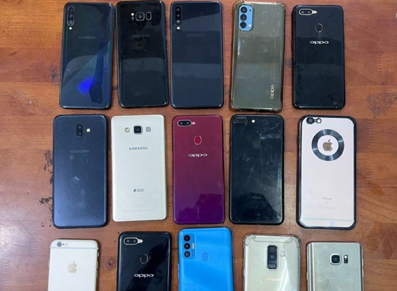 Con nghiện chui qua giếng trời trộm 30 chiếc ĐTDĐ -0