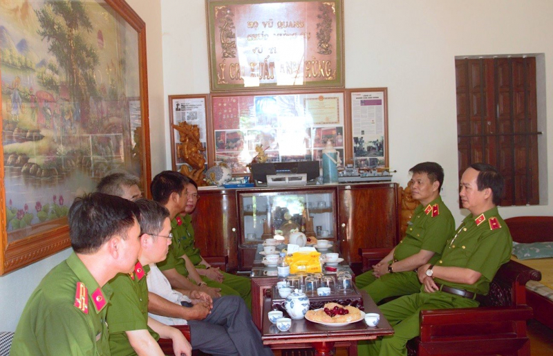 Cảnh sát cơ động tổ chức nhiều hoạt động đền ơn đáp nghĩa, tri ân người có công -0