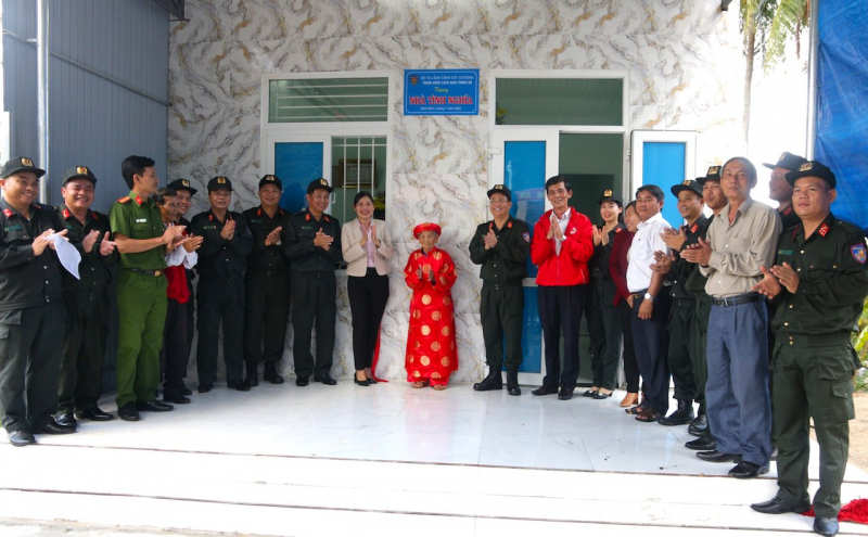 Cảnh sát cơ động tổ chức nhiều hoạt động đền ơn đáp nghĩa, tri ân người có công -0