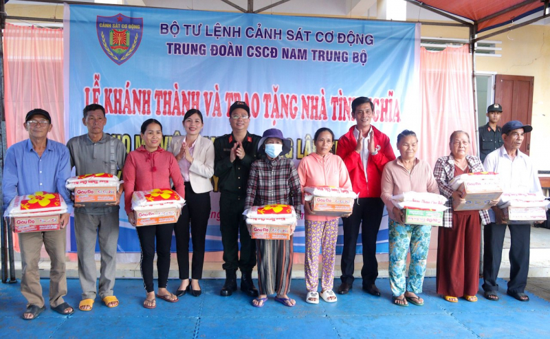 Cảnh sát cơ động tổ chức nhiều hoạt động đền ơn đáp nghĩa, tri ân người có công -0