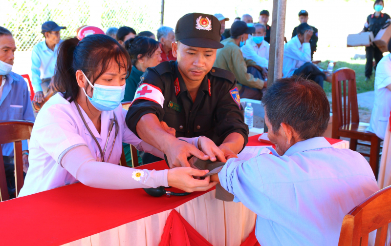 Cảnh sát cơ động tổ chức nhiều hoạt động đền ơn đáp nghĩa, tri ân người có công -2