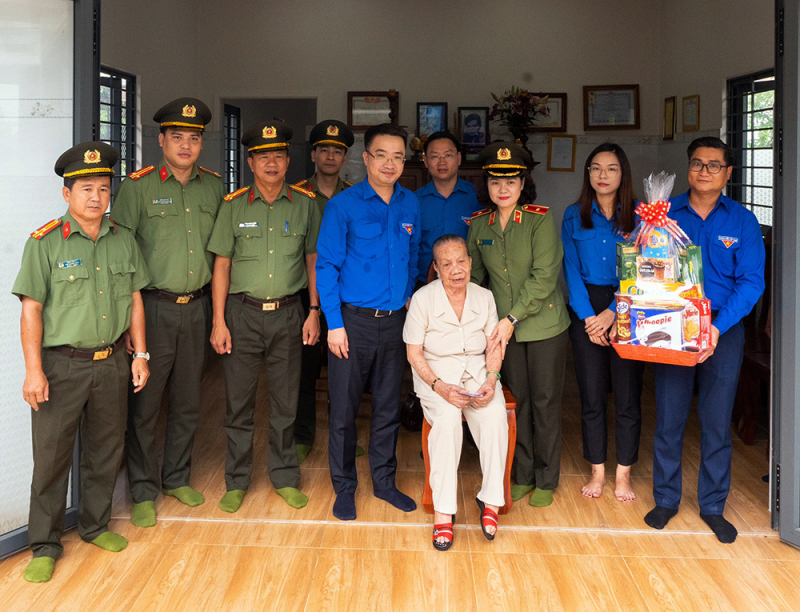 Tuổi trẻ CAND “Hành quân theo bước chân những người anh hùng” -0