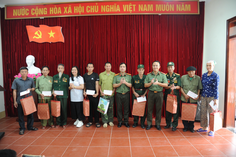 Công đoàn Báo CAND tri ân người có công với cách mạng huyện Vị Xuyên -0