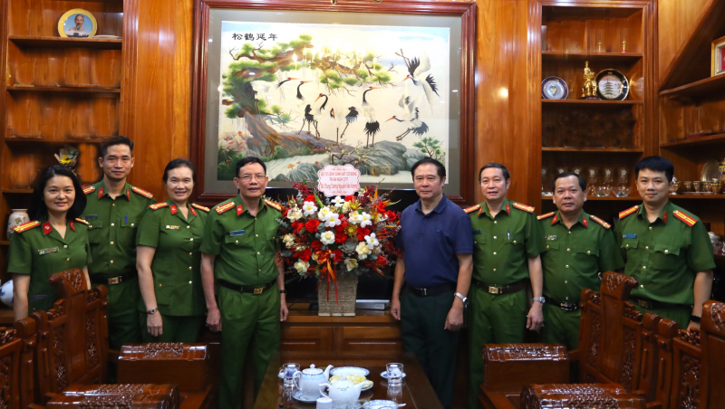 Cảnh sát cơ động chú trọng công tác đền ơn đáp nghĩa, tri ân người có công -0