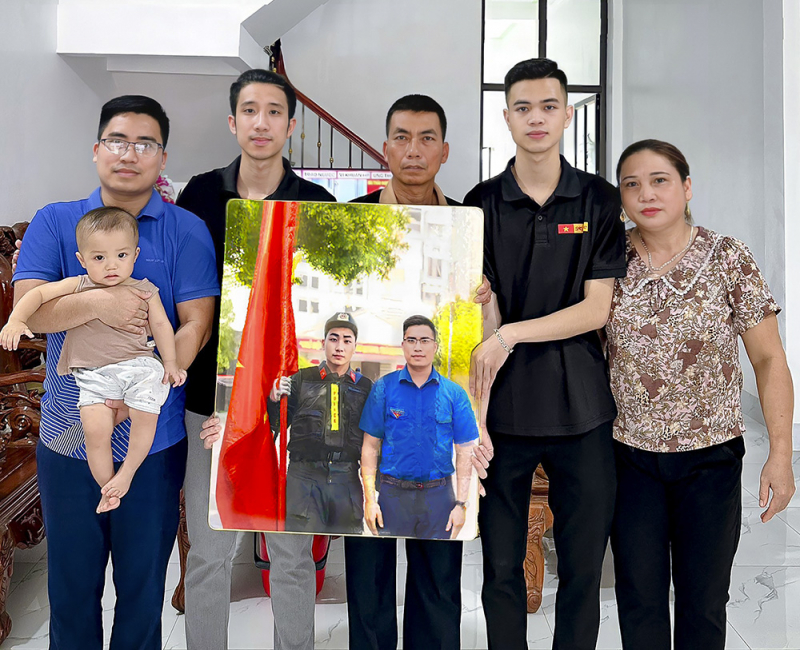 Các anh đã “trở về” trong bức ảnh đoàn viên -0