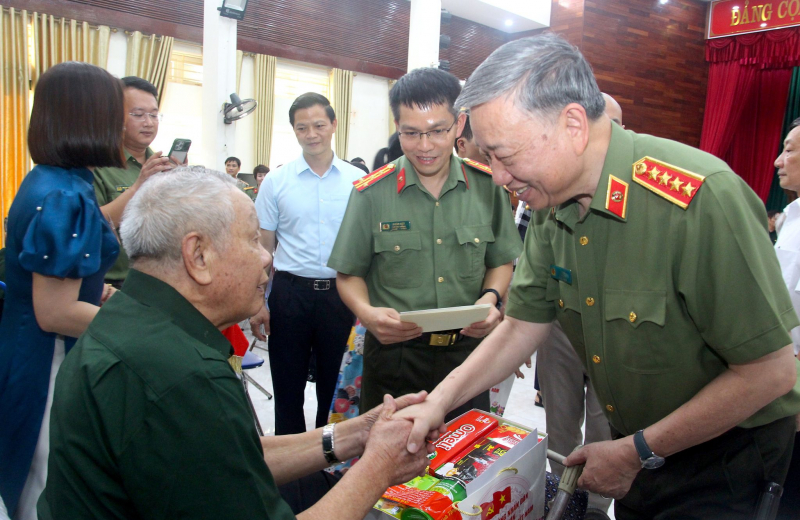 Lực lượng CAND luôn ghi nhớ công ơn đối với các thương binh, liệt sĩ -0