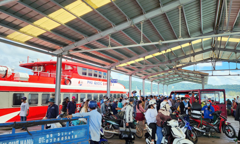 Kiên Giang: Tạm ngưng hoạt động các tàu từ đất liền đi các đảo do thời tiết xấu -0