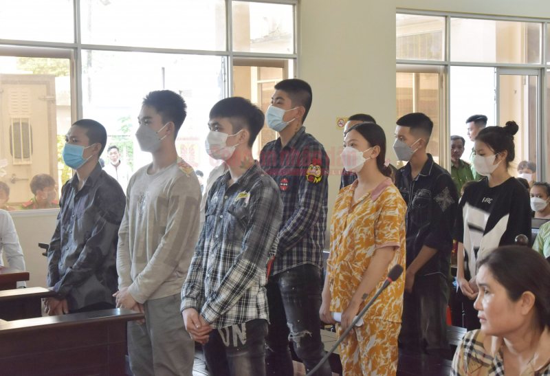 Vô cớ chém người, nhóm thanh thiến niên rủ nhau vào tù -0