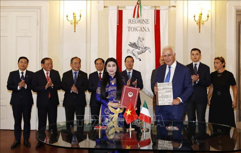 Chủ tịch nước thăm vùng Toscana, Italia -0