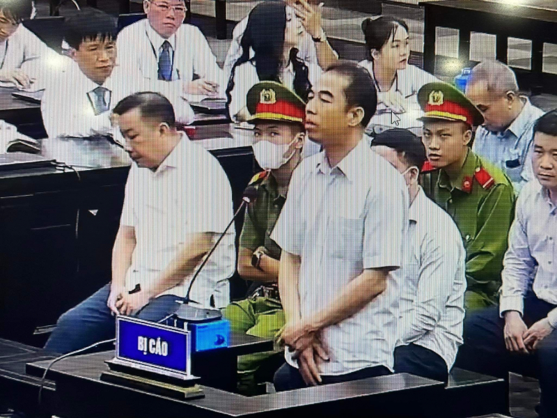 Phiên tòa xét xử vụ án “chuyến bay giải cứu”: Cựu Thư ký Thứ trưởng Bộ Y tế nhận hối lộ 42,6 tỷ đồng lĩnh án chung thân -0