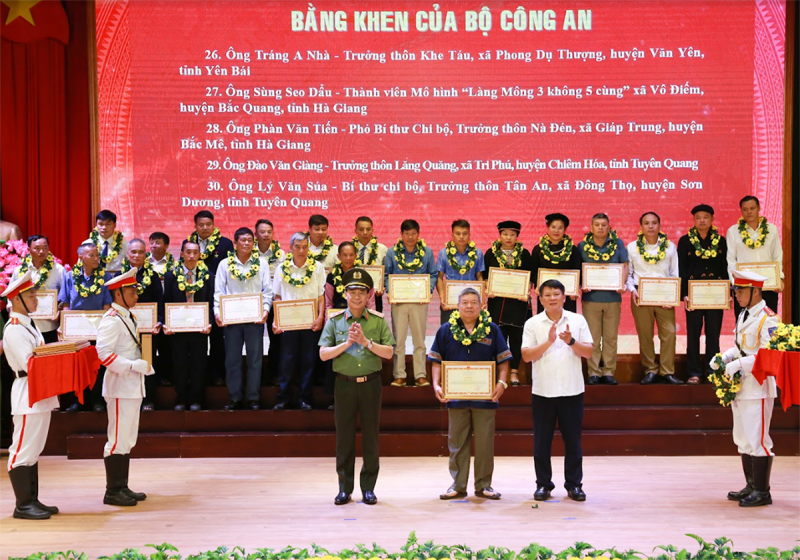 Đẩy mạnh phong trào toàn dân bảo vệ ANTQ trong vùng đồng bào dân tộc thiểu số -0