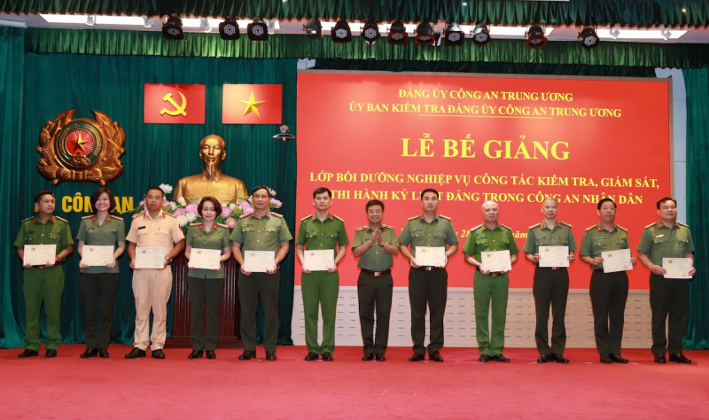 Bế giảng lớp bồi dưỡng nghiệp vụ kiểm tra giám sát -0