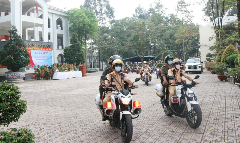 Tổ tuần tra 171 xuyên đêm trấn áp tội phạm -0