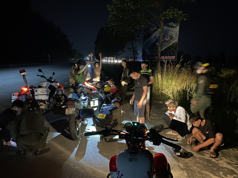 Tổ tuần tra 171 xuyên đêm trấn áp tội phạm -0