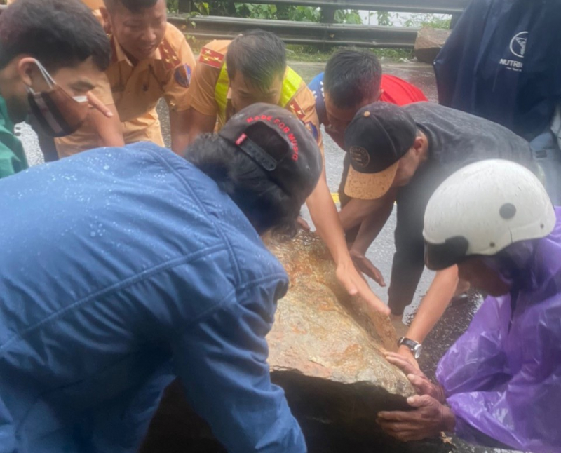 Đóng đèo Bảo Lộc do sạt lở nghiêm trọng -0