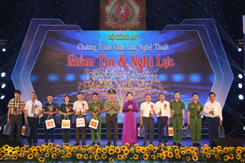 Tiếp thêm ước mơ và nghị lực cho những người có quá khứ lỗi lầm hoàn lương -0