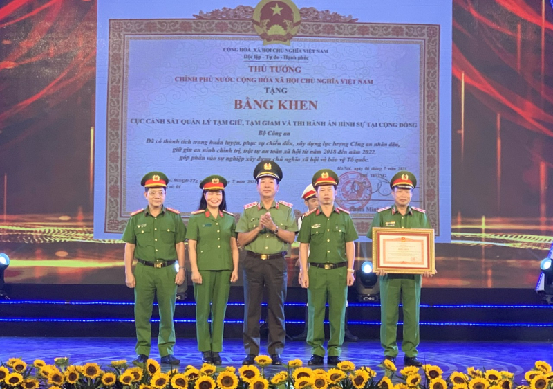 Tiếp thêm ước mơ và nghị lực cho những người có quá khứ lỗi lầm hoàn lương -0