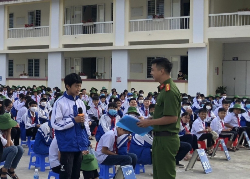 Vượt núi, băng rừng tuyên truyền phòng chống mua bán người ở Lai Châu -0