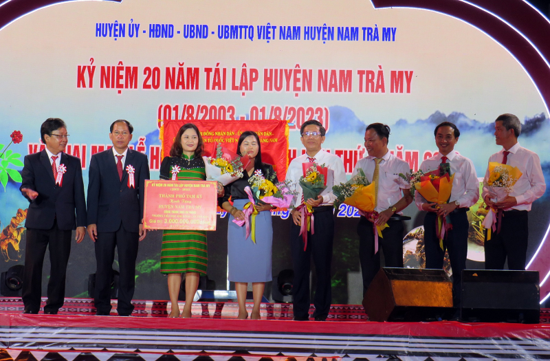 Khai mạc Lễ hội sâm Ngọc Linh lần thứ V và kỷ niệm 20 năm tái lập huyện Nam Trà My -0