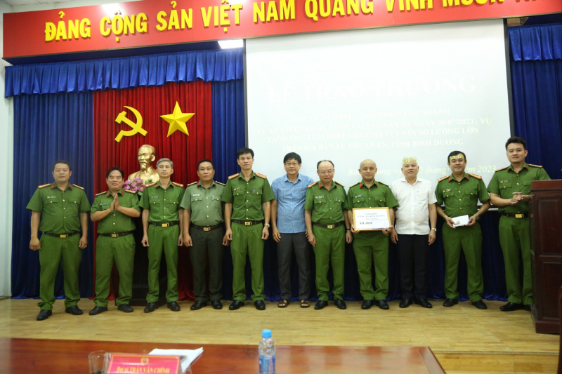 Chi tiết vụ nam thanh niên bị sát hại tại bãi cỏ ven đường -0