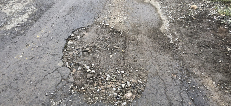 Phát hiện thanh niên “làm ổ gà” trên quốc lộ 28B -0