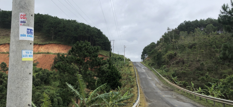 Phát hiện thanh niên “làm ổ gà” trên quốc lộ 28B -0