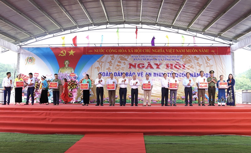 Hòa Bình tổ chức 