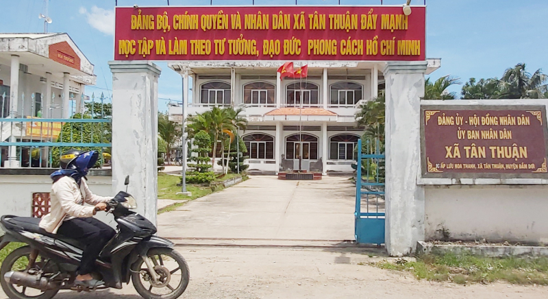 Mượn tiền người dân đóng góp làm đường để trả nợ quán -0