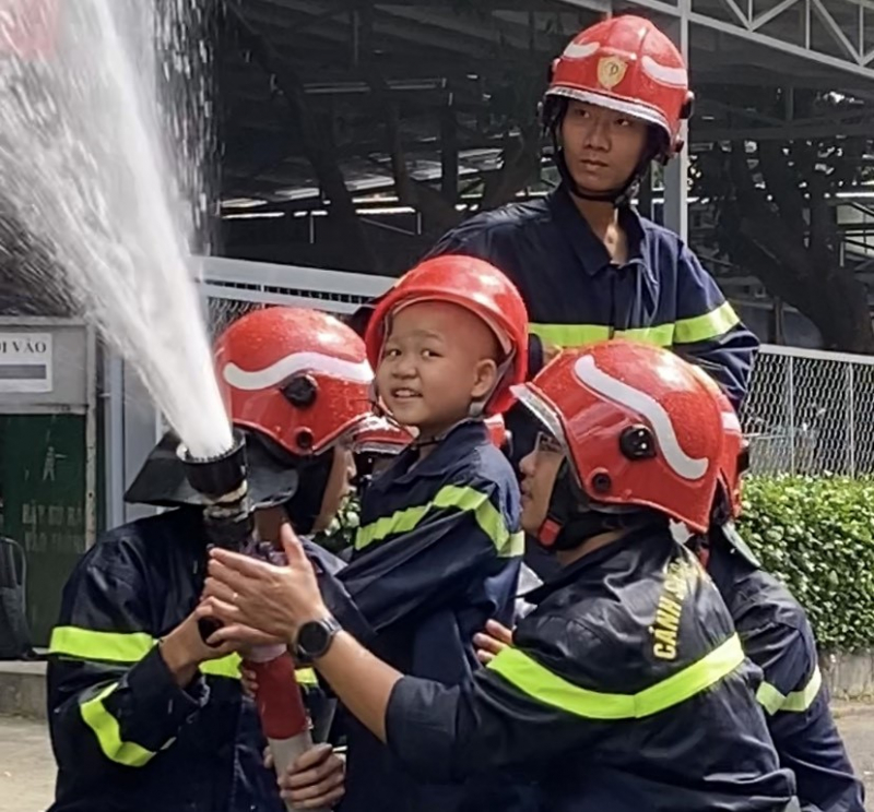 Giấc mơ làm lính cứu hỏa của cậu bé 7 tuổi bị ung thư -2