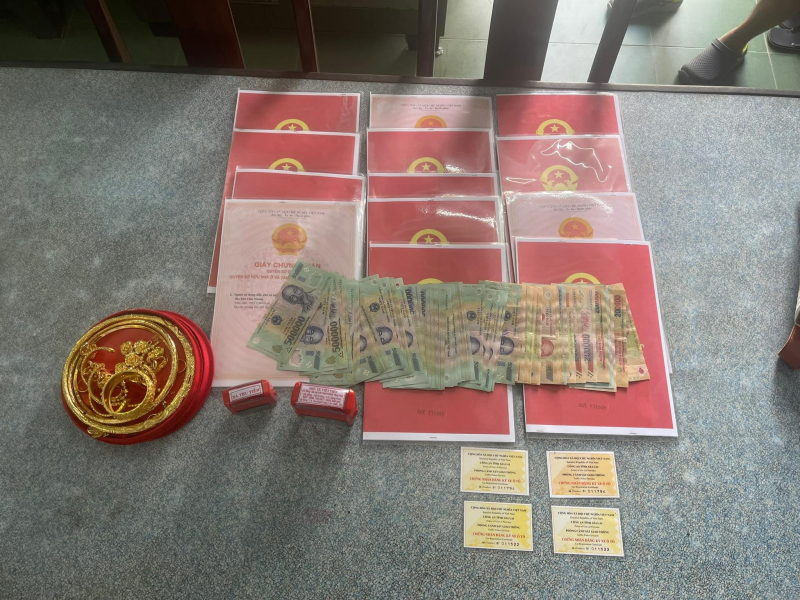 Thuê người đóng giả bố mẹ để “cưới chồng”, cô dâu lừa chiếm đoạt hàng tỉ đồng -1