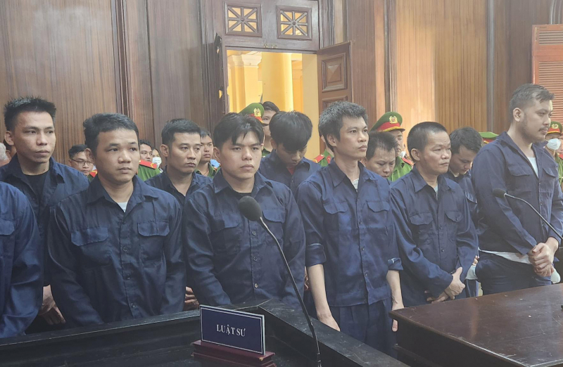 Băng nhóm làm giả giấy tờ quy mô lớn lãnh án -0