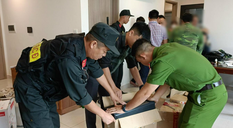 40 nhân viên ngân hàng “ảo” lừa đảo trên mạng hàng chục tỷ đồng -1