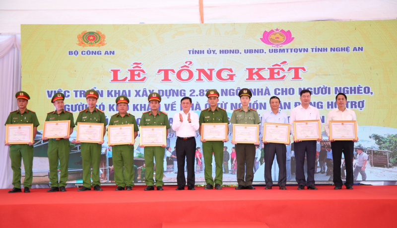 Bộ Công an: Tổng kết chương trình xây dựng 2.820 căn nhà cho người nghèo tại Nghệ An -0