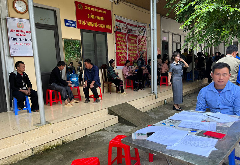 Công an thị xã Sa Pa đẩy nhanh tiến độ cấp tài khoản định danh điện tử -0