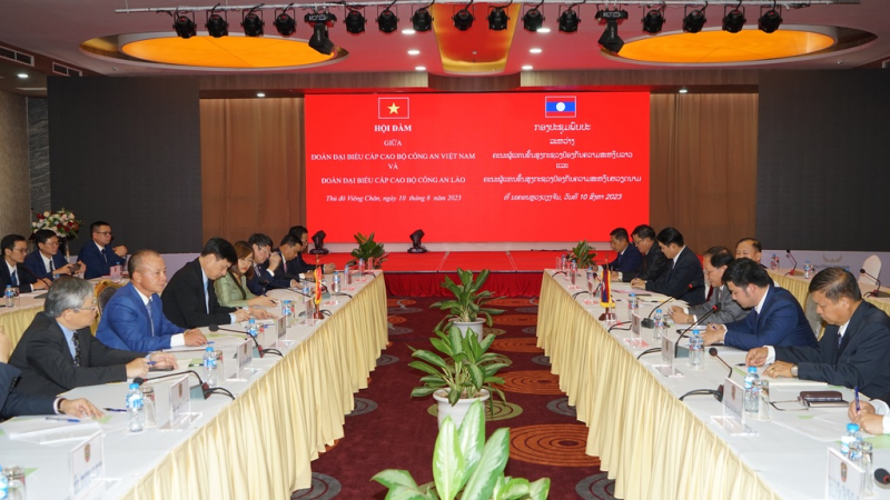Thắt chặt tình đoàn kết giữa Bộ Công an hai nước Việt Nam - Lào -0