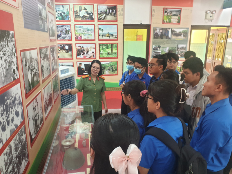 Khai mạc triển lãm “75 năm- Công an nhân dân làm theo lời Bác” -0