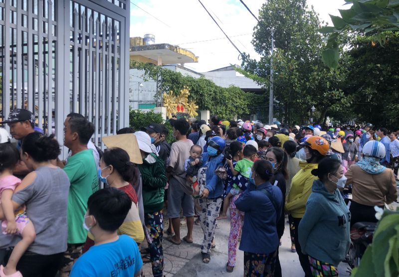 Hàng trăm người chen lấn, xô đẩy vì chợ lá 0 đồng ở Bạc Liêu -2