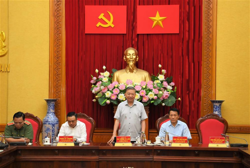 Minister To Lam meets with Hanoi Police Football Club -0