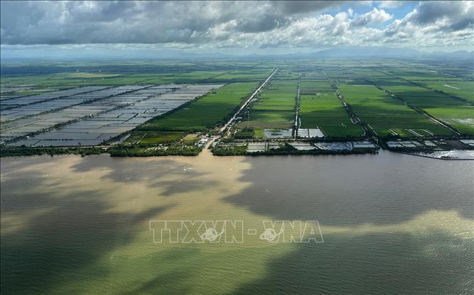 Thủ tướng khảo sát thực tế tình hình sạt lở tại 4 tỉnh ĐBSCL -0