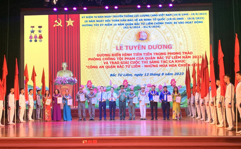 Tuyên dương điển hình tiên tiến trong phong trào phòng, chống tội phạm quận Bắc Từ Liêm -0