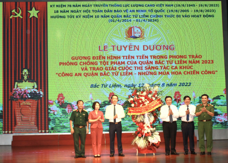 Tuyên dương điển hình tiên tiến trong phong trào phòng, chống tội phạm quận Bắc Từ Liêm -0