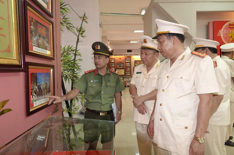 Công an tỉnh Bình Thuận tổ chức đợt sinh hoạt chính trị về nguồn tại tỉnh Tuyên Quang -0