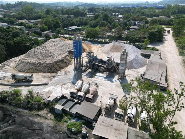 Công ty TNHH 405 chây ì di dời trạm bê tông trái phép -0