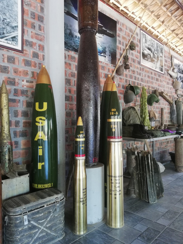 Trong ngôi nhà từ những mảnh bom -0
