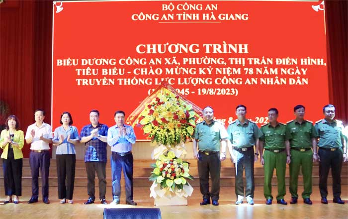 Chương trình biểu dương Công an xã, phường, thị trấn điển hình, tiêu biểu tại Hà Giang -0